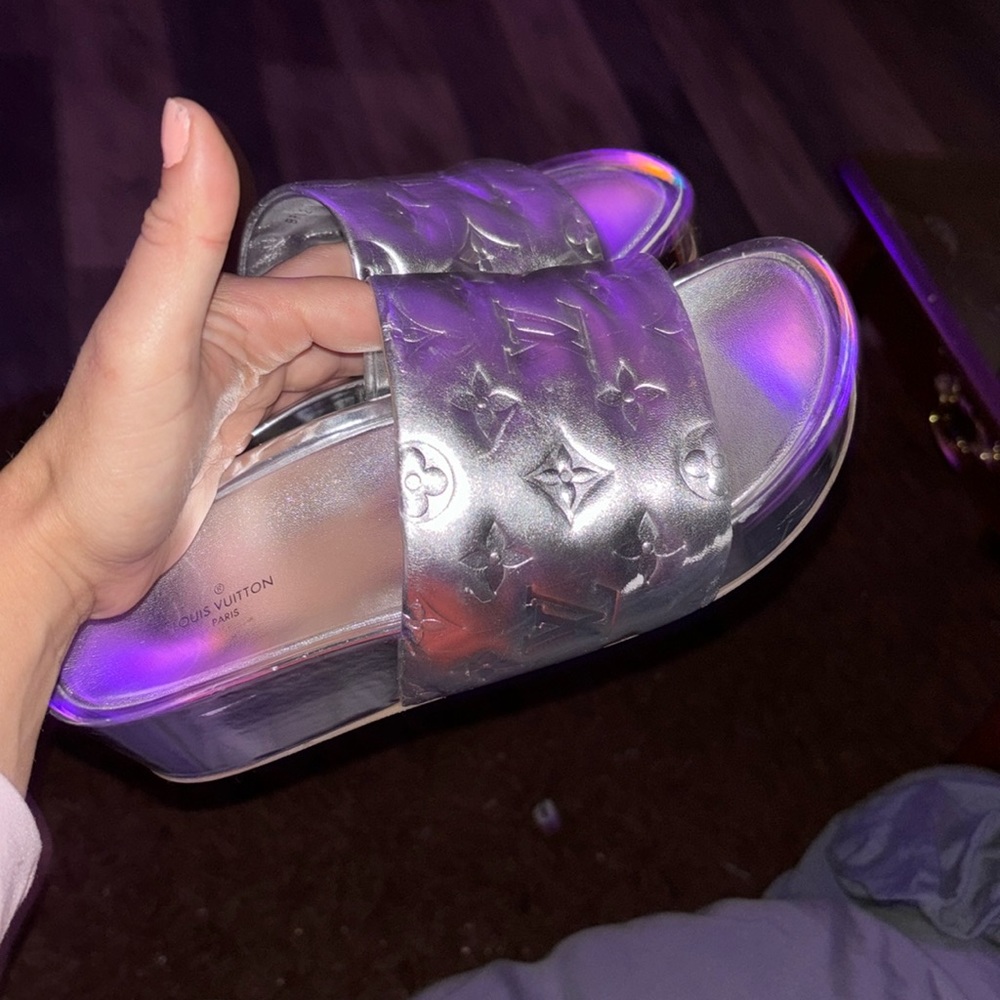 Lv sandals